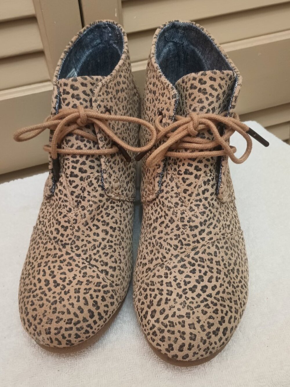 TOMS Tan Leopard Print Desert Wedge Ankle Boots Sz8